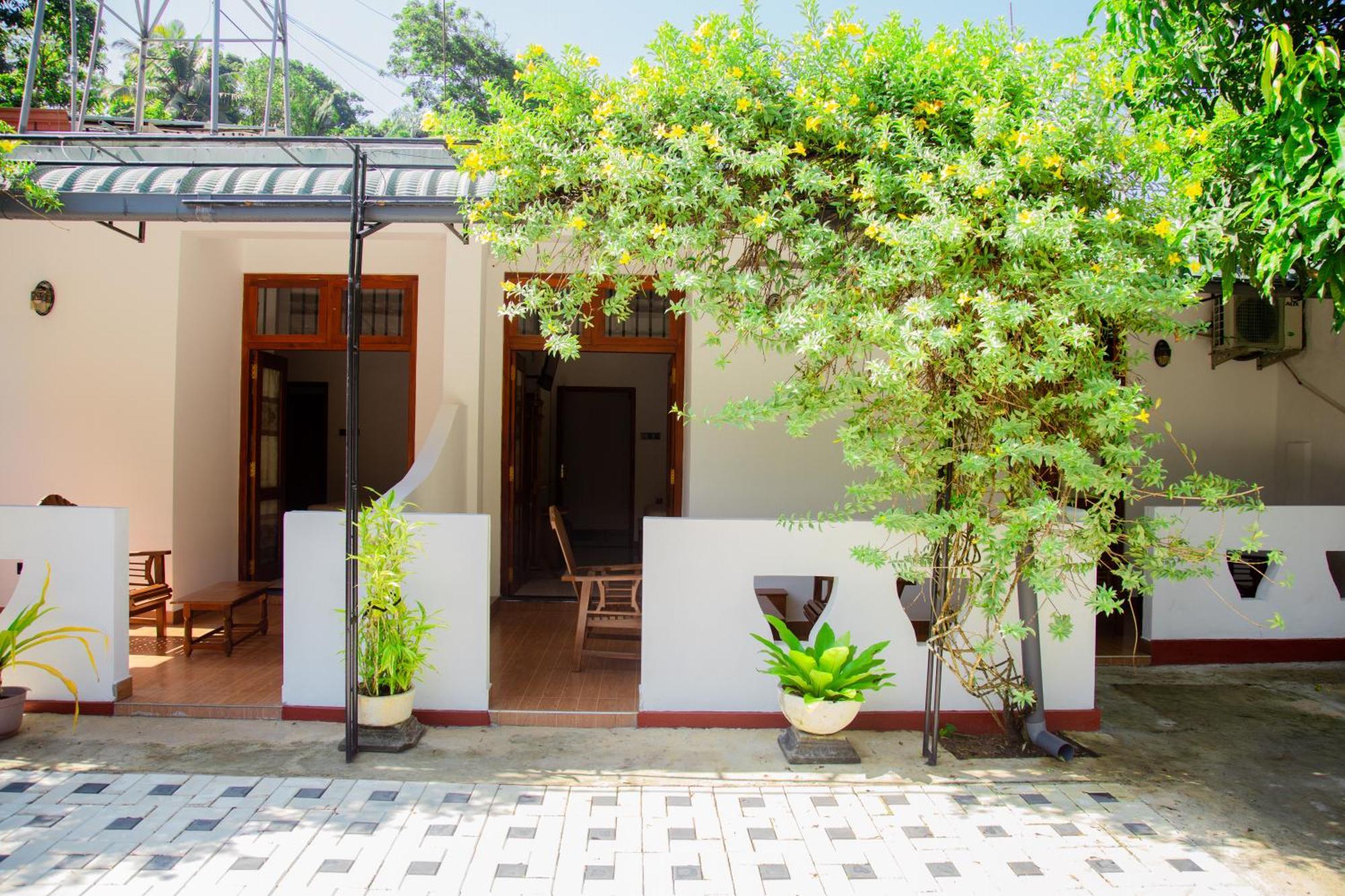 Hispaniola Inn ミリッサ エクステリア 写真